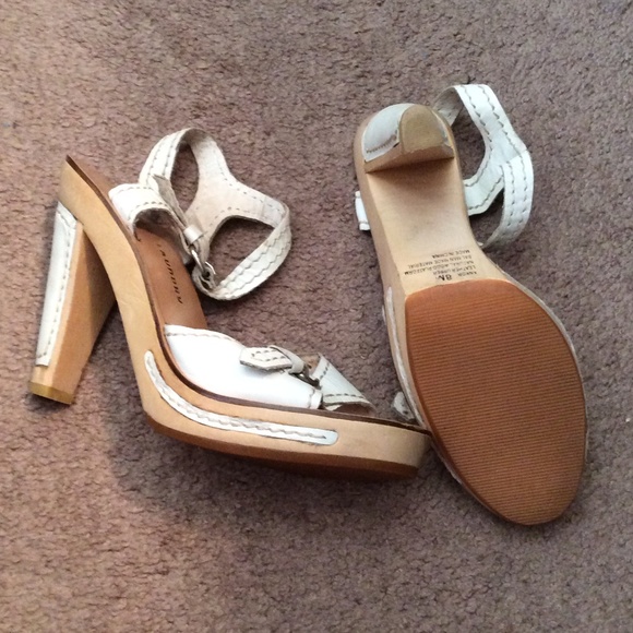 Heels - Picture 2 of 3